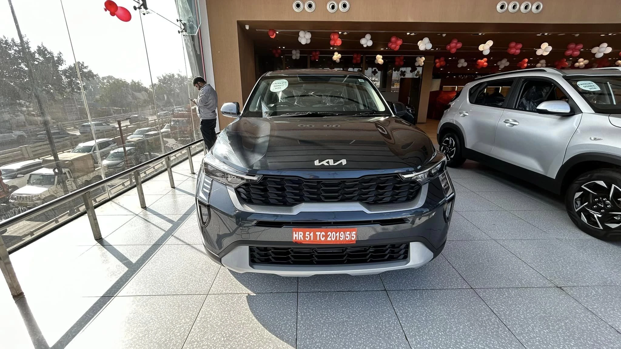 Kia Sonet 2024 bản tiêu chuẩn 'cắt' nhiều tính năng, giá dưới 300 triệu đồng